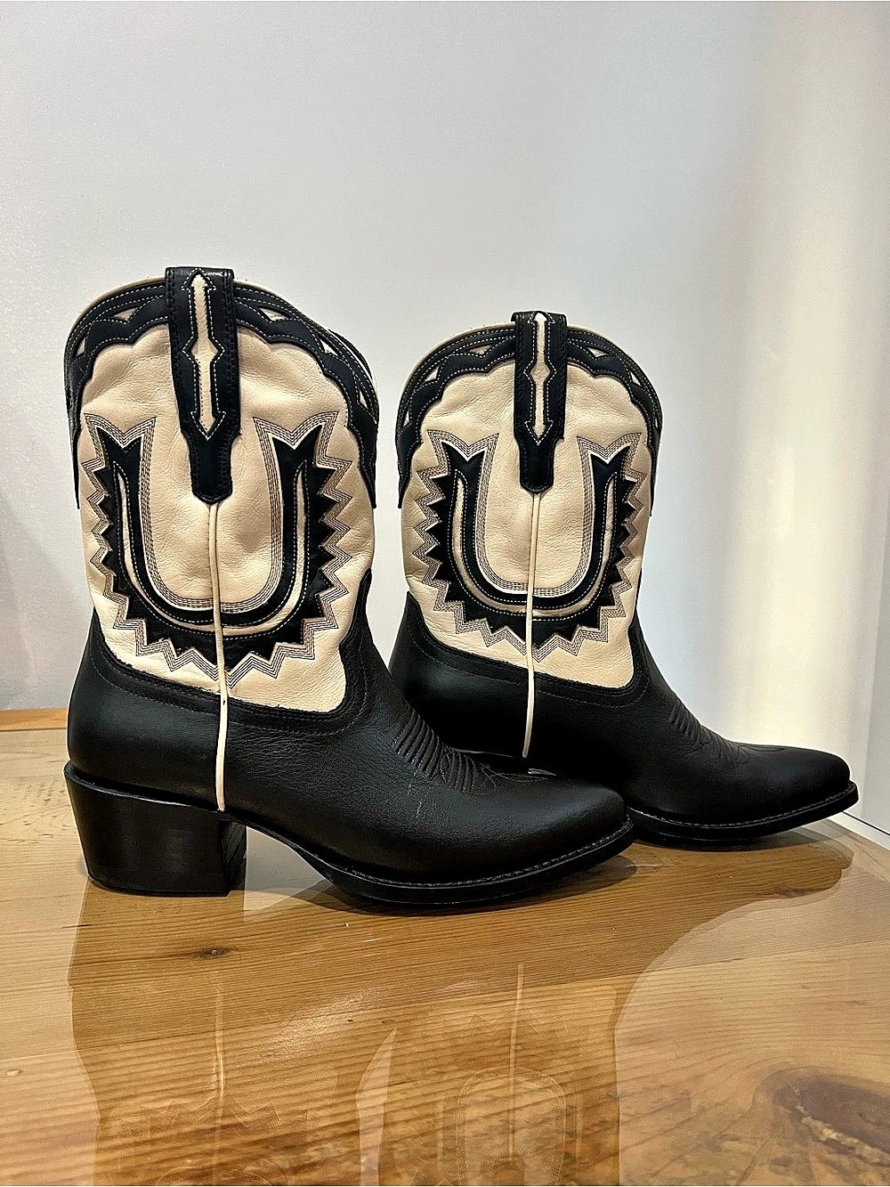 Tecovas Jolene black Western Embroidered Boots US 9